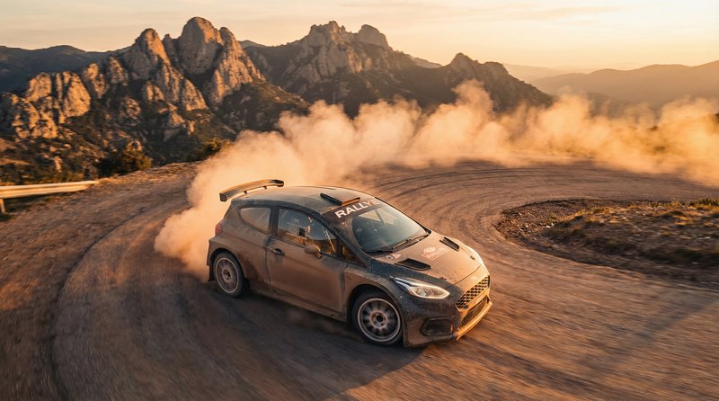 凡客影视跑车视频分享：山路拉力赛